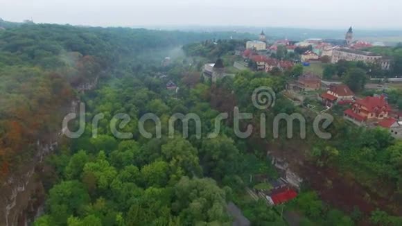 KamenecPodolskiy峡谷桥梁空中拍摄视频的预览图