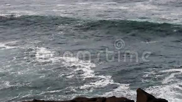 俄勒冈州迪普湾上空海浪视频的预览图