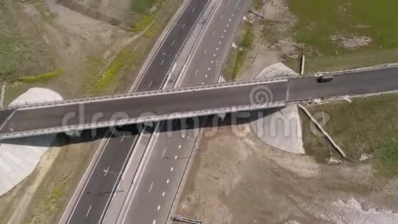 克里米亚大桥二八年四月二十六日A290号公路交界处视频的预览图