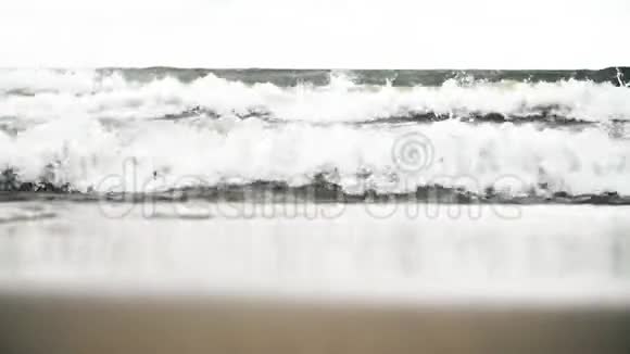 波浪撞击海岸视频的预览图