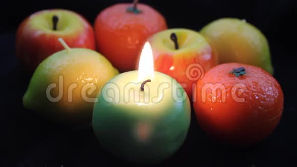 燃烧水果蜡烛视频的预览图