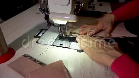 缝纫皮革制品手工制作视频的预览图