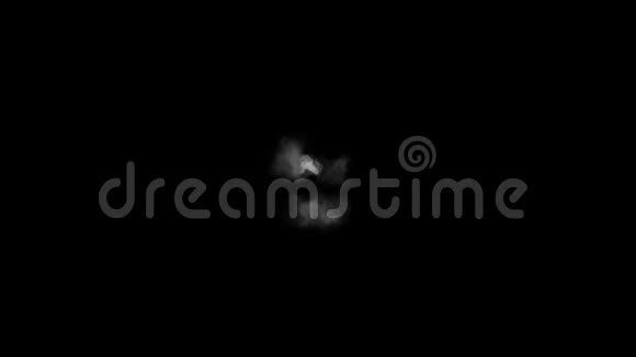 在黑色背景高清上溶解一滴白色油漆视频的预览图