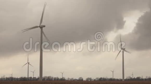 清洁绿色能源风力涡轮机替代农业发电视频的预览图