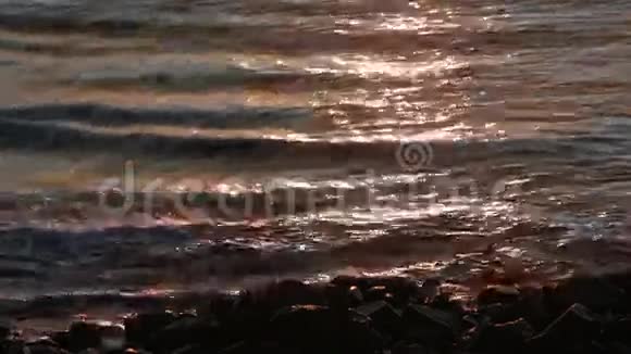 晨曦海水水面视频的预览图