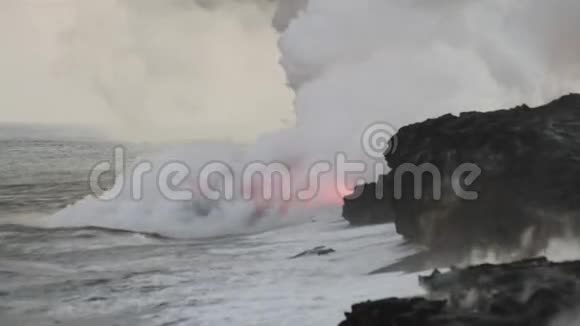 熔岩流入太平洋视频的预览图