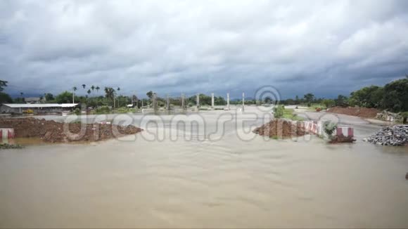 时间推移Chanthaburi河大坝洪水事件的流量下降视频的预览图