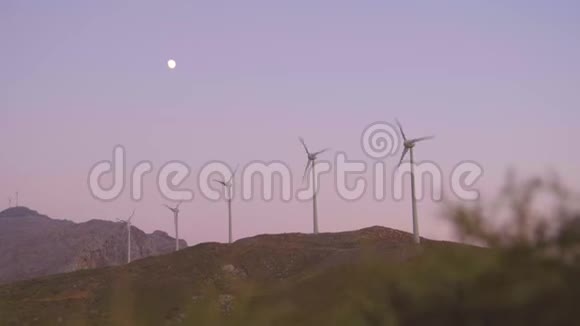 风力涡轮机农场视频的预览图