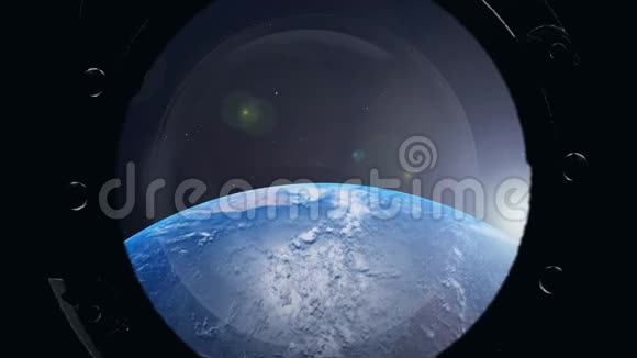 通过宇宙飞船舷窗观看地球国际空间站视频的预览图