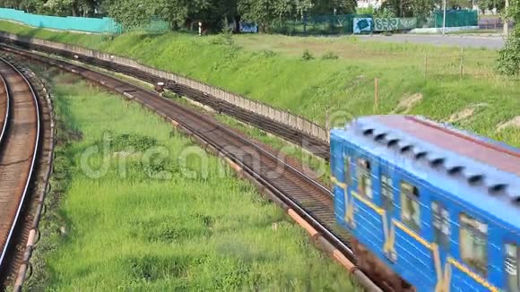 蓝色火车视频的预览图