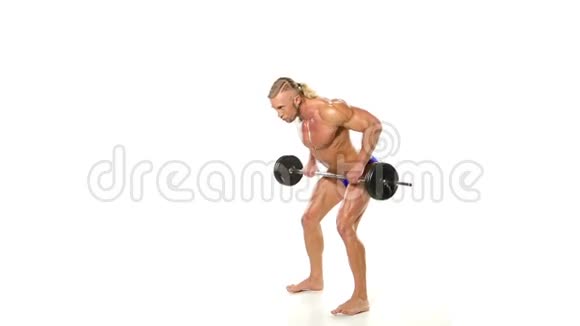 与巴贝尔一起锻炼身体的人男子视频的预览图