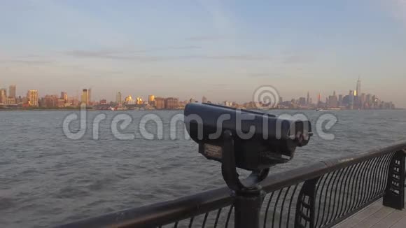 纽约市哈德逊河上的渡船视频的预览图