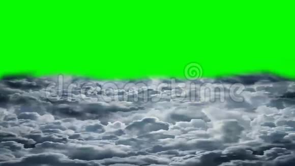 从云层上空飞过绿色的屏幕视频的预览图
