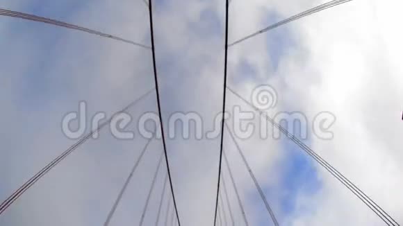 POV驾驶穿越金门大桥旧金山视频的预览图