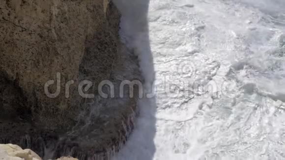 罗什哈尼克拉的岩石和海洋自然景观视频的预览图