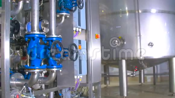 现代科技工业设备管道泵过滤器量规传感器电机化学品罐视频的预览图