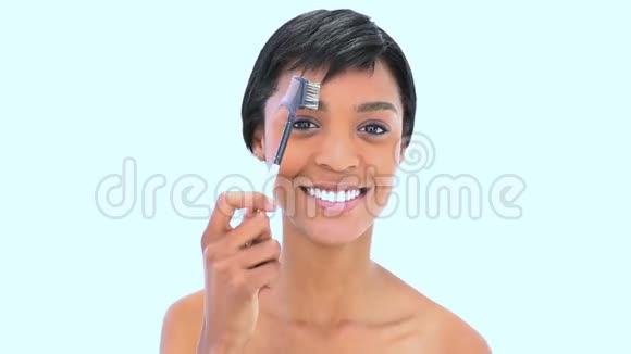 美丽的女人刷牙视频的预览图