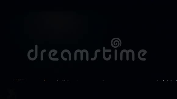 夜间雷雨时的灯光视频的预览图