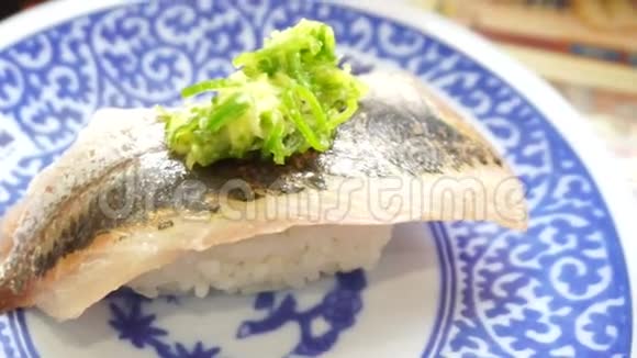 日本传统的各种美食寿司黑吉里集美食刺身剪视频视频的预览图