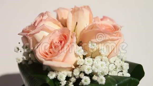 奶油玫瑰新娘花束视频的预览图