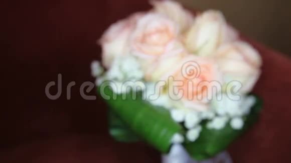 奶油玫瑰新娘花束视频的预览图