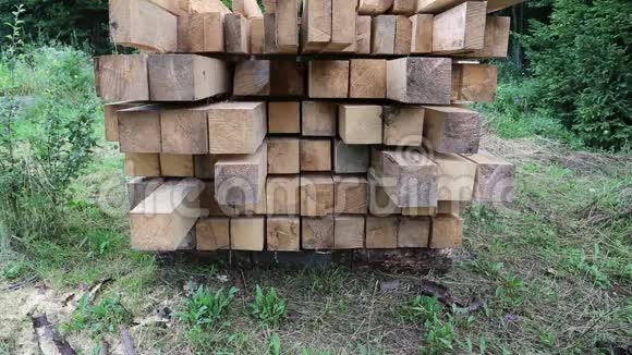 木制方形木料用于建造木屋视频的预览图