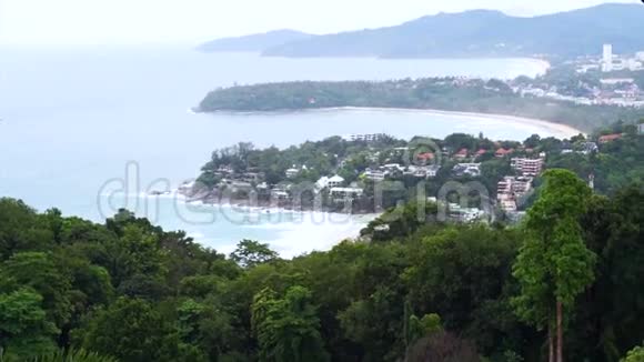 泰国普吉岛热带海洋和海滩湾美景尽收眼底视频的预览图