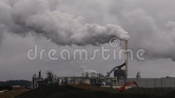 工业烟气对大气的污染视频的预览图