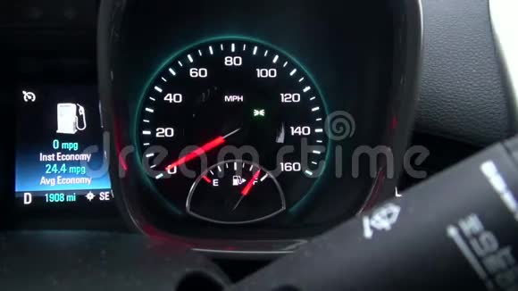 速度计速度量规测量汽车视频的预览图