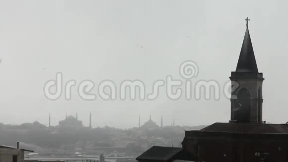 伊斯坦布尔历史半岛教堂雪冬视频的预览图