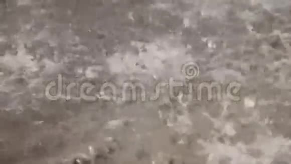 水滴溅到水面上视频的预览图
