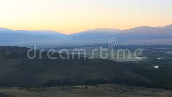 库雷草原和北楚雅岭的全景图视频的预览图