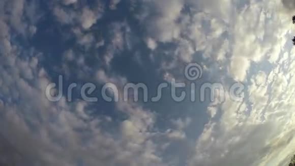 夜空中的云彩延时4K视频的预览图