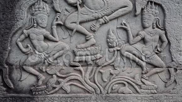 柬埔寨吴哥汤姆寺建筑群古墙上的浮雕视频的预览图