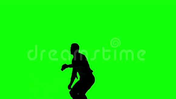 一个跳跃的人转动绿色屏幕的剪影视频的预览图