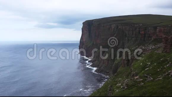 圣约翰斯苏格兰奥克尼海岸的海崖视频的预览图