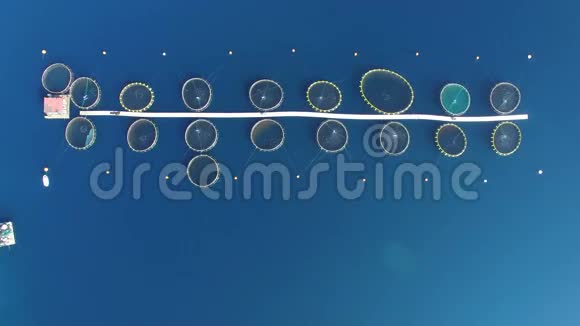 克罗地亚一个海鱼场的空中射击视频的预览图