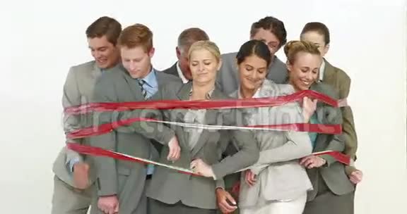 商业人士被红条包围视频的预览图