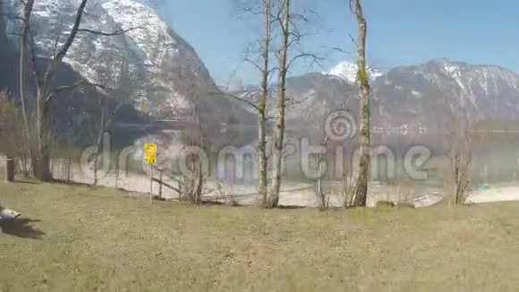 美丽的国家公园美丽的雪奥地利阿尔卑斯山水中倒影视频的预览图