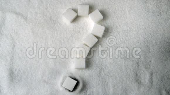 在糖堆上形成的糖块中拼写的问号视频的预览图
