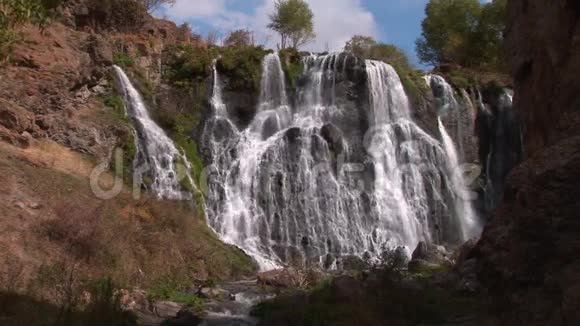 沙基或沙基瀑布亚美尼亚视频的预览图