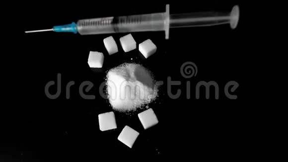 胰岛素注射器掉进糖块旁边的糖堆里视频的预览图