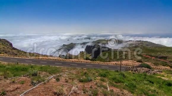 从皮科岛的斜坡俯瞰云层视频的预览图