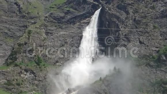 塞里奥倒下了意大利最高的瀑布视频的预览图