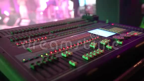 音响设备音响控制面板专业音乐搅拌机视频的预览图