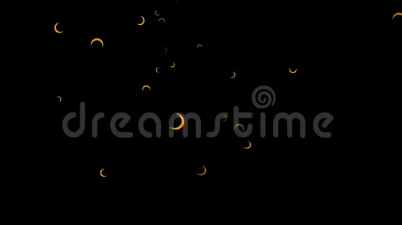抽象动画多个金色月牙色落在黑色背景上无缝环小的橙色的半月亮视频的预览图