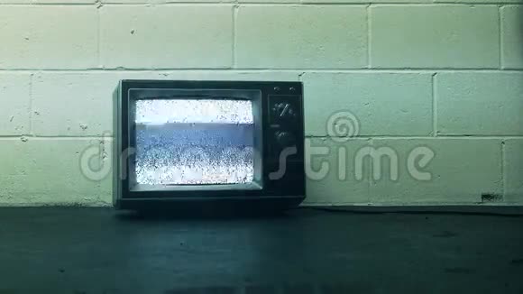 复古电视和静态视频的预览图