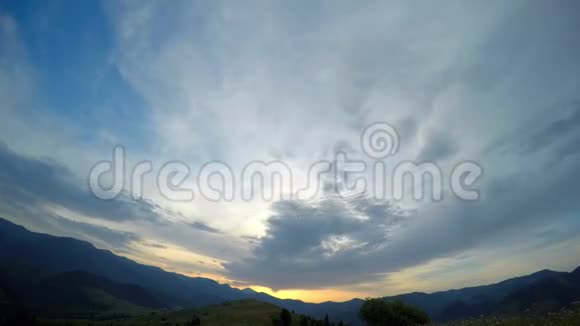 喀尔巴阡山脉的日落视频的预览图