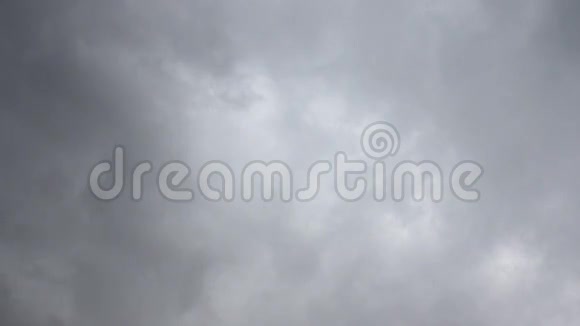 暴风云和天空的运动视频的预览图
