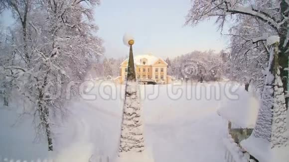 爱沙尼亚棕榈庄园的空中拍摄雪视频的预览图